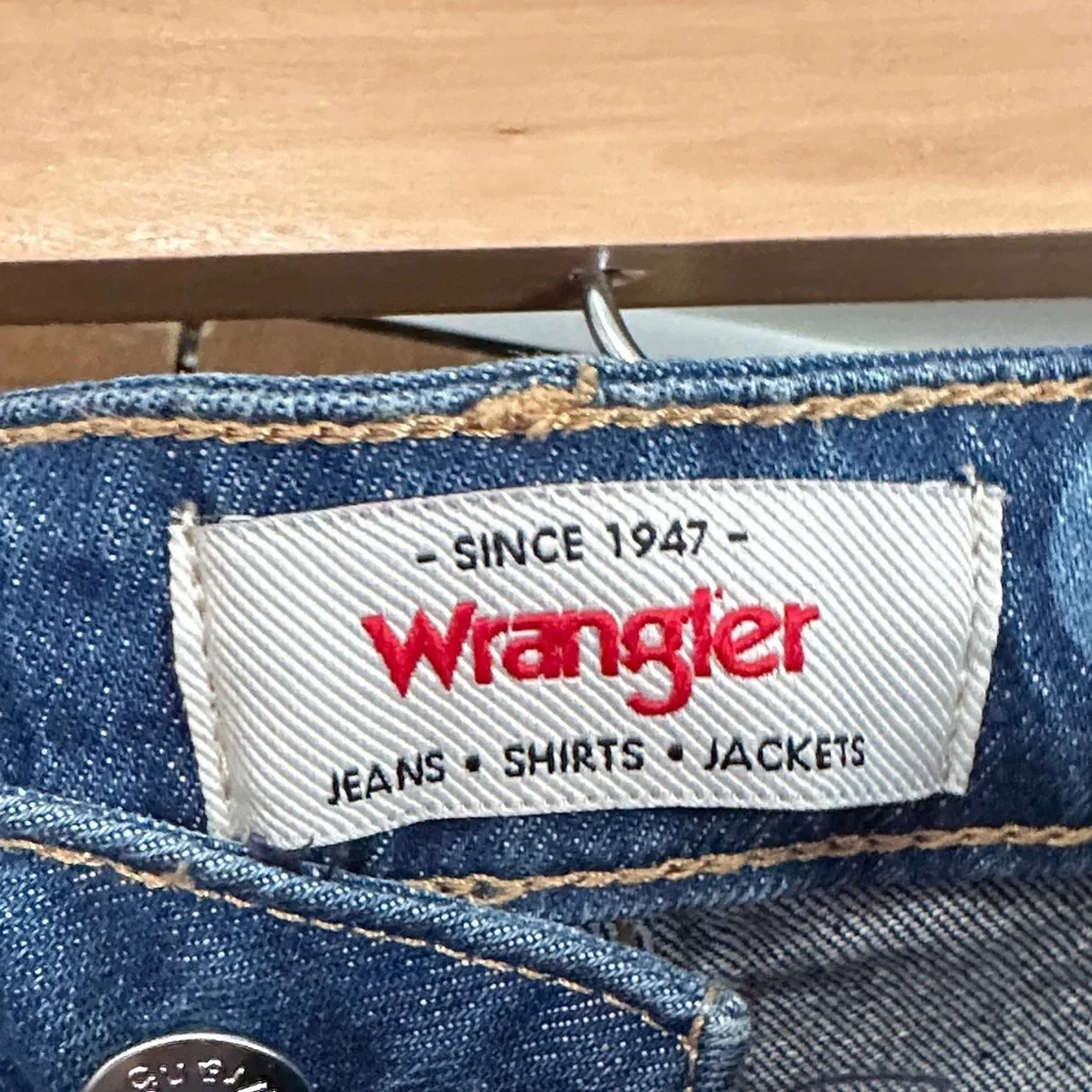 Wrangler Daisy Print Flare Jeans - Picture 2 of 4